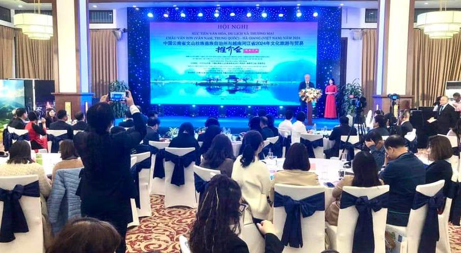 Hội nghị Xúc tiến Văn hoá, Du lịch và Thương mại tỉnh Hà Giang và châu Văn Sơn